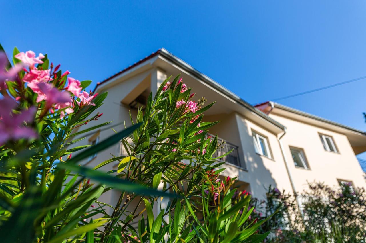 Apartment Nada 1 Малинска Экстерьер фото